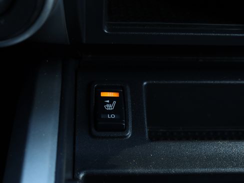 Used 2017 Nissan Titan SL image 21