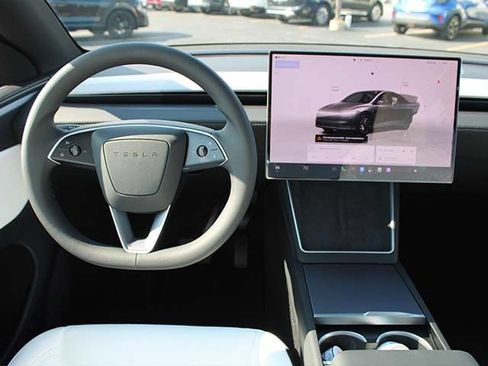 Used 2026 Tesla Model Y AWD image 9