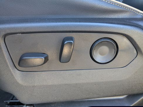 Used 2023 Chevrolet Suburban Premier image 22