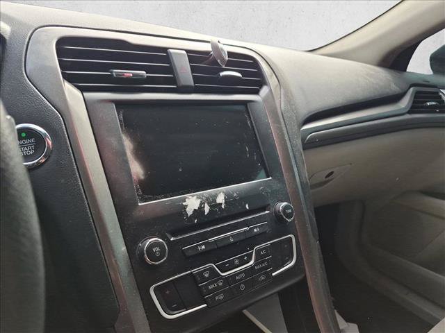 Used 2018 Ford Fusion SE w/ Fusion SE Technology Package FWD image 11