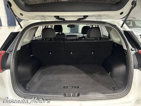 Used 2019 Kia Niro EX w/ Cold Weather Package 2.0 FWD image 12
