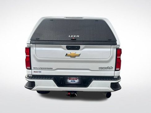 Used 2025 Chevrolet Silverado 2500 High Country w/ Technology Package AWD/4WD image 4