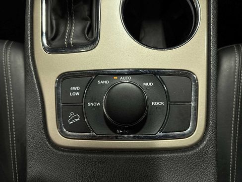Used 2017 Jeep Grand Cherokee Limited image 34
