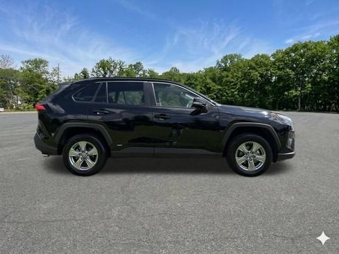 Used 2025 Toyota RAV4 XLE AWD/4WD image 10