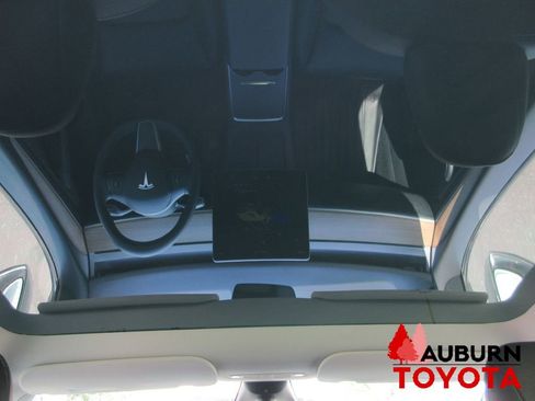 Used 2023 Tesla Model Y Long Range image 33