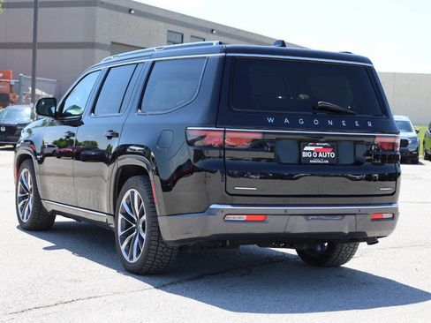 Used 2022 Jeep Wagoneer Series III w/ Premium Group I AWD/4WD image 11