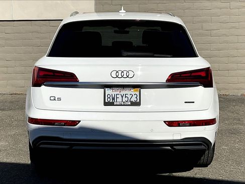 Used 2021 Audi Q5 Premium w/ Convenience Package image 3