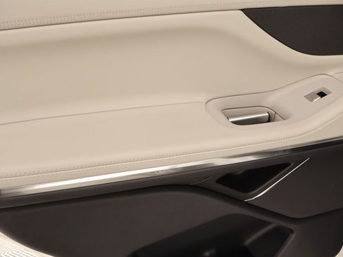 New 2026 Lincoln Navigator Premiere AWD/4WD image 17