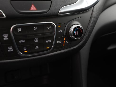 Used 2018 Chevrolet Equinox LT AWD/4WD image 22