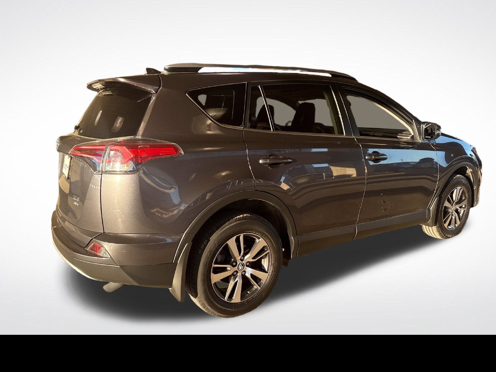 Used 2018 Toyota RAV4 XLE w/ Plus Extra Value Package AWD/4WD image 5