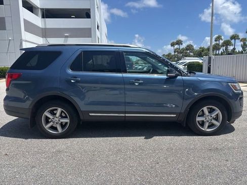 Used 2018 Ford Explorer XLT w/ Equipment Group 202A FWD image 2