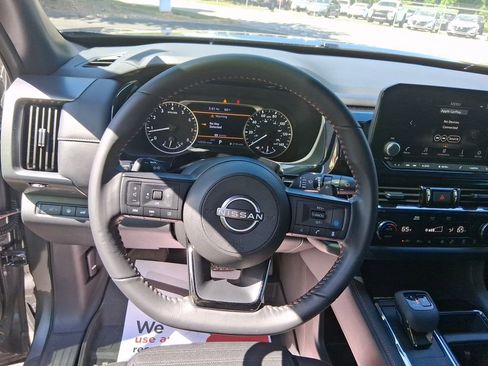 Used 2025 Nissan Pathfinder Rock Creek AWD/4WD image 15
