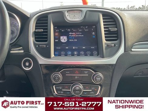 Used 2018 Chrysler 300 Limited RWD image 20