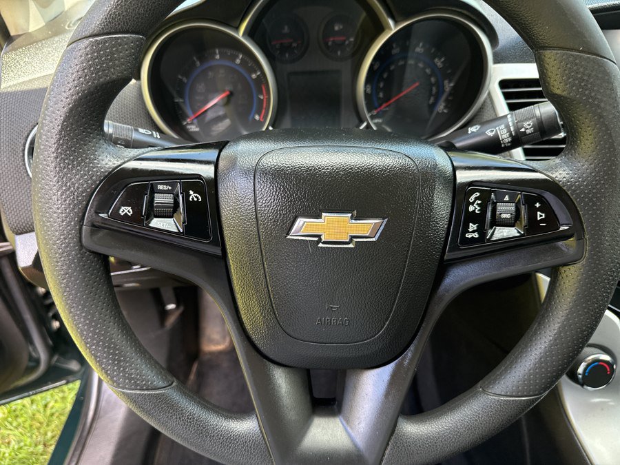 Used 2015 Chevrolet Cruze LT w/ Technology Package FWD image 31