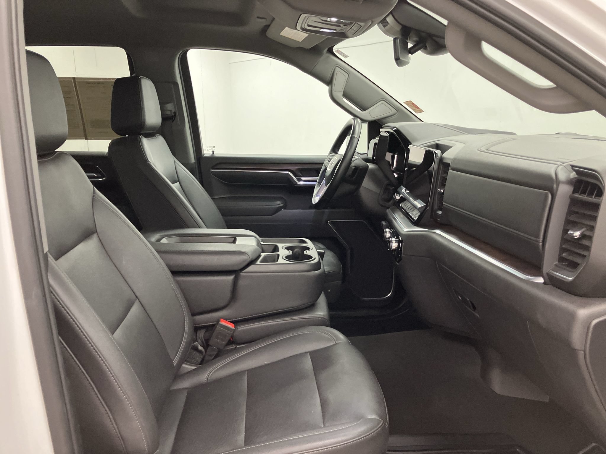Used 2025 GMC Sierra 1500 SLT AWD/4WD image 13