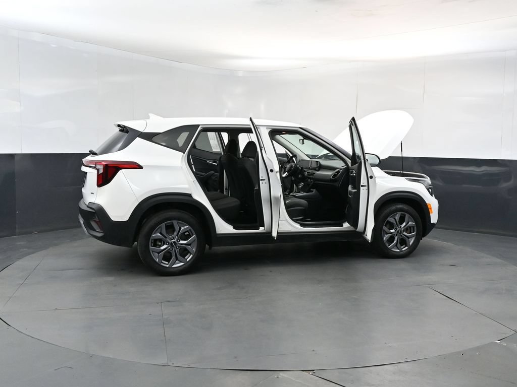 Used 2025 Kia Seltos LX AWD/4WD image 26