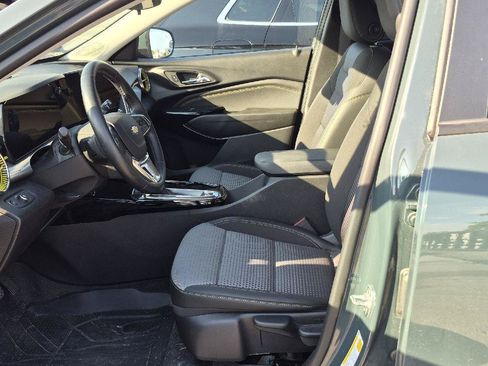 Used 2025 Chevrolet Trax LT w/ Driver Confidence Package FWD image 6