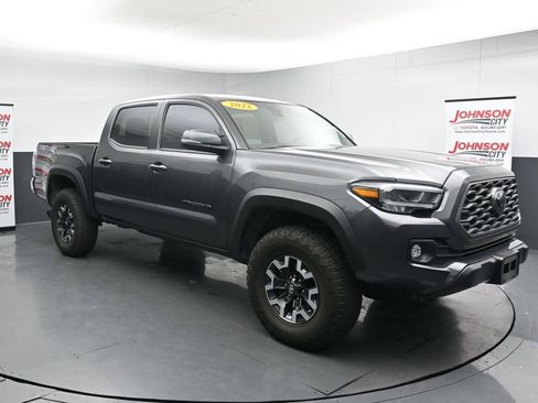 Used 2022 Toyota Tacoma TRD Off-Road AWD/4WD image 2