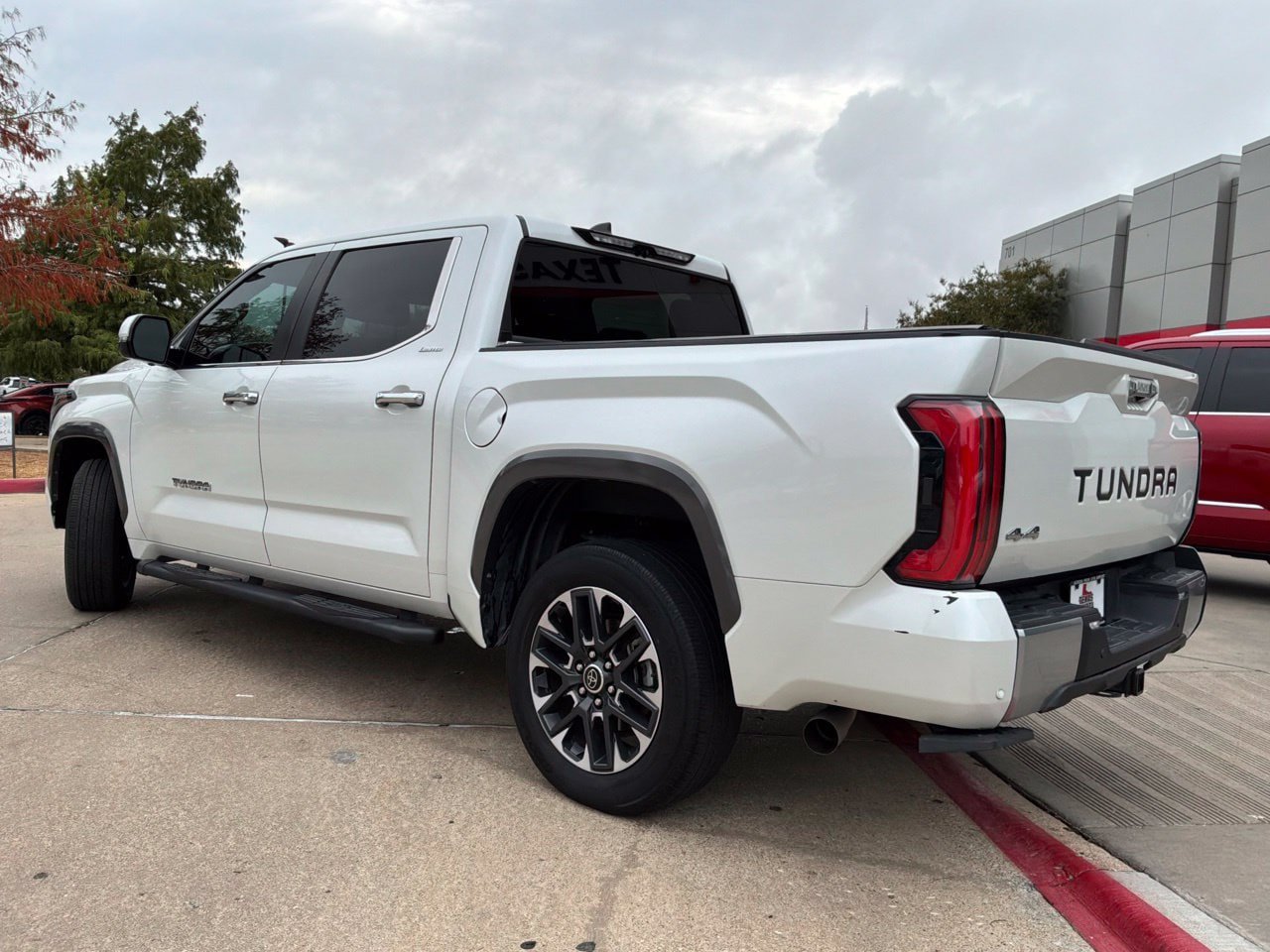 Used 2024 Toyota Tundra Limited AWD/4WD image 8