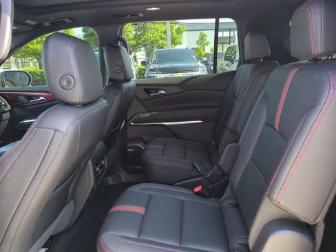 Used 2024 Chevrolet Traverse RS FWD image 17