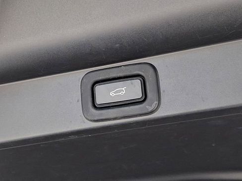 Used 2023 Land Rover Range Rover Long Wheelbase SE image 33