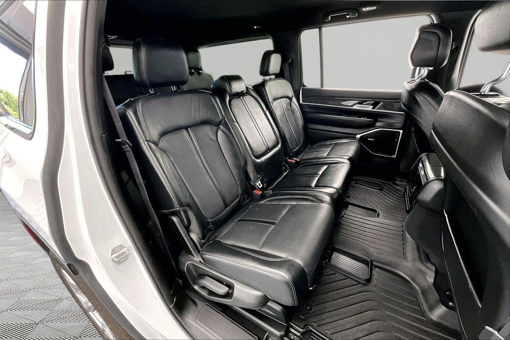 Used 2022 Jeep Wagoneer Series II AWD/4WD image 27