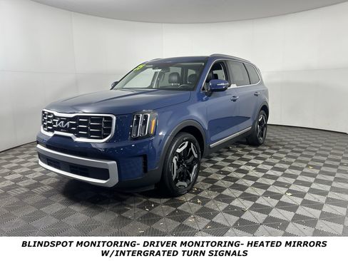 Certified 2025 Kia Telluride S image 3