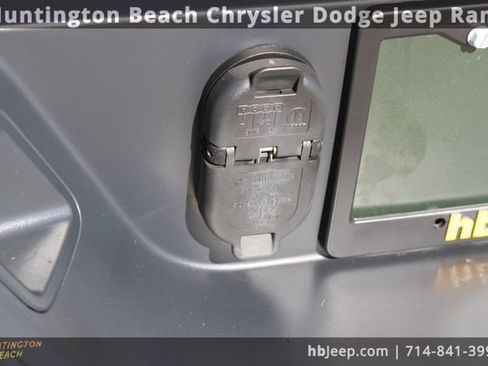 Used 2022 Jeep Gladiator Willys image 6