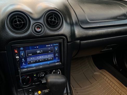 Used 2002 MAZDA MX-5 Miata LS image 24