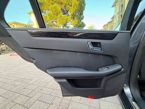 Used 2010 Mercedes-Benz E 550 Sedan image 41