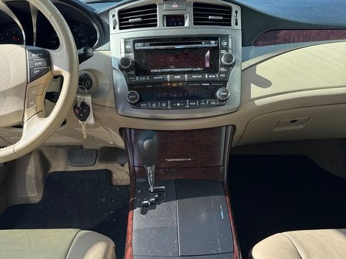 Used 2011 Toyota Avalon FWD image 2