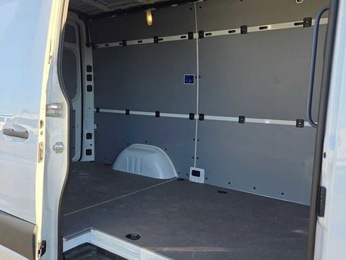 Used 2025 Mercedes-Benz Sprinter 2500 image 14