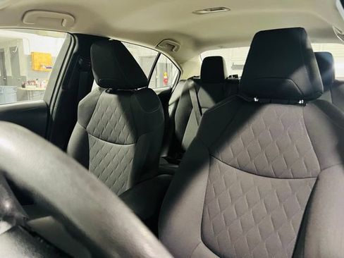 Used 2022 Toyota Corolla LE FWD image 3