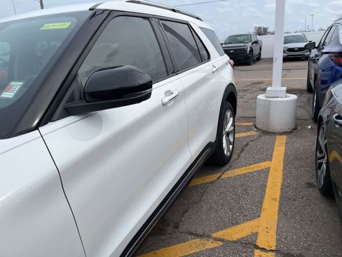 Used 2022 Ford Explorer Platinum w/ Equipment Group 601A image 8