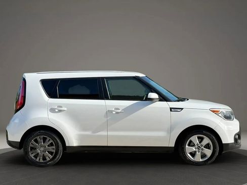 Used 2019 Kia Soul w/ Convenience Package FWD image 2