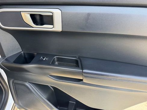Used 2022 Ford Explorer 2WD image 8