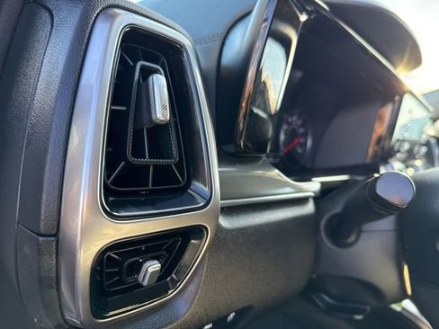 Used 2023 Kia Sorento LX image 28