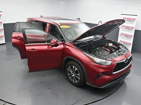 Used 2020 Toyota Highlander XLE FWD image 39