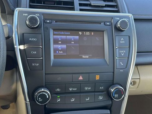 Used 2015 Toyota Camry LE image 24