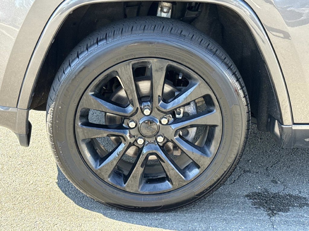 Used 2019 Jeep Grand Cherokee Altitude AWD/4WD image 8