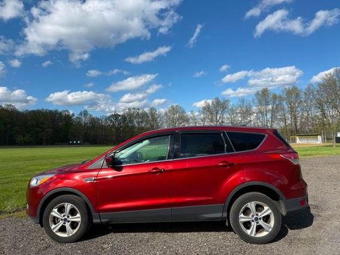 Used 2016 Ford Escape SE w/ SE Cold Weather Package AWD/4WD image 2