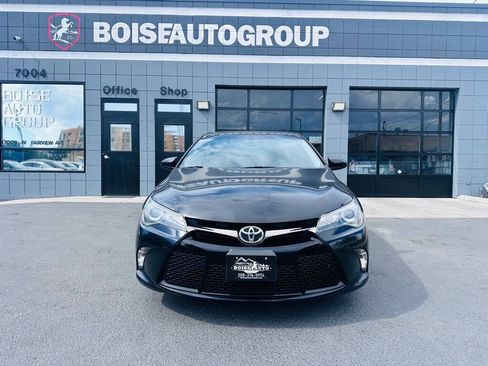 Used 2015 Toyota Camry SE FWD image 2