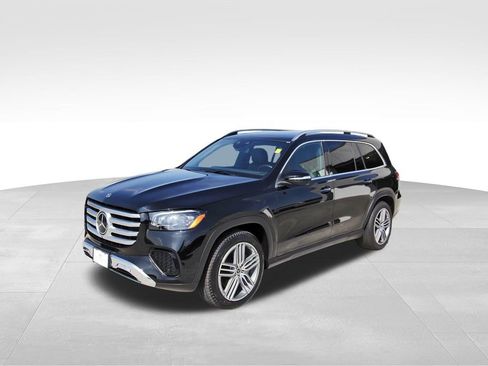 Used 2025 Mercedes-Benz GLS 450 4MATIC image 2