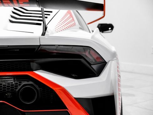 Used 2024 Lamborghini Huracan STO image 40