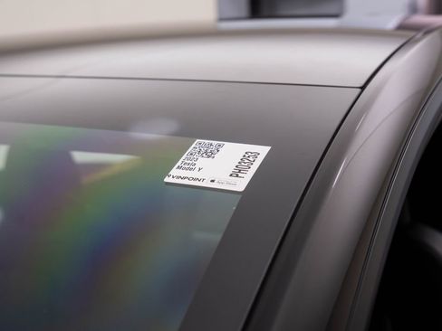 Used 2023 Tesla Model Y Long Range image 14