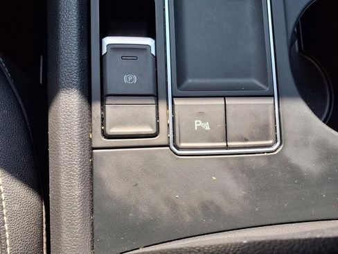 Used 2021 Volkswagen Atlas SE FWD image 23