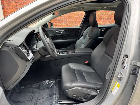 Used 2025 Volvo S60 B5 Core FWD image 23