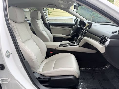 Used 2018 Honda Accord LX image 18