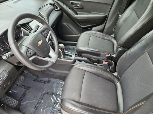 Certified 2017 Chevrolet Trax LT w/ LT Convenience Package AWD/4WD image 17