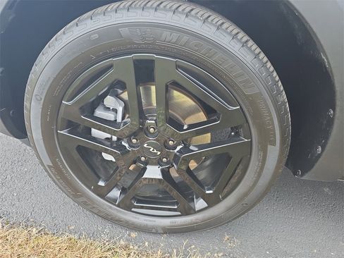 Used 2023 Kia Telluride EX X-Line image 10